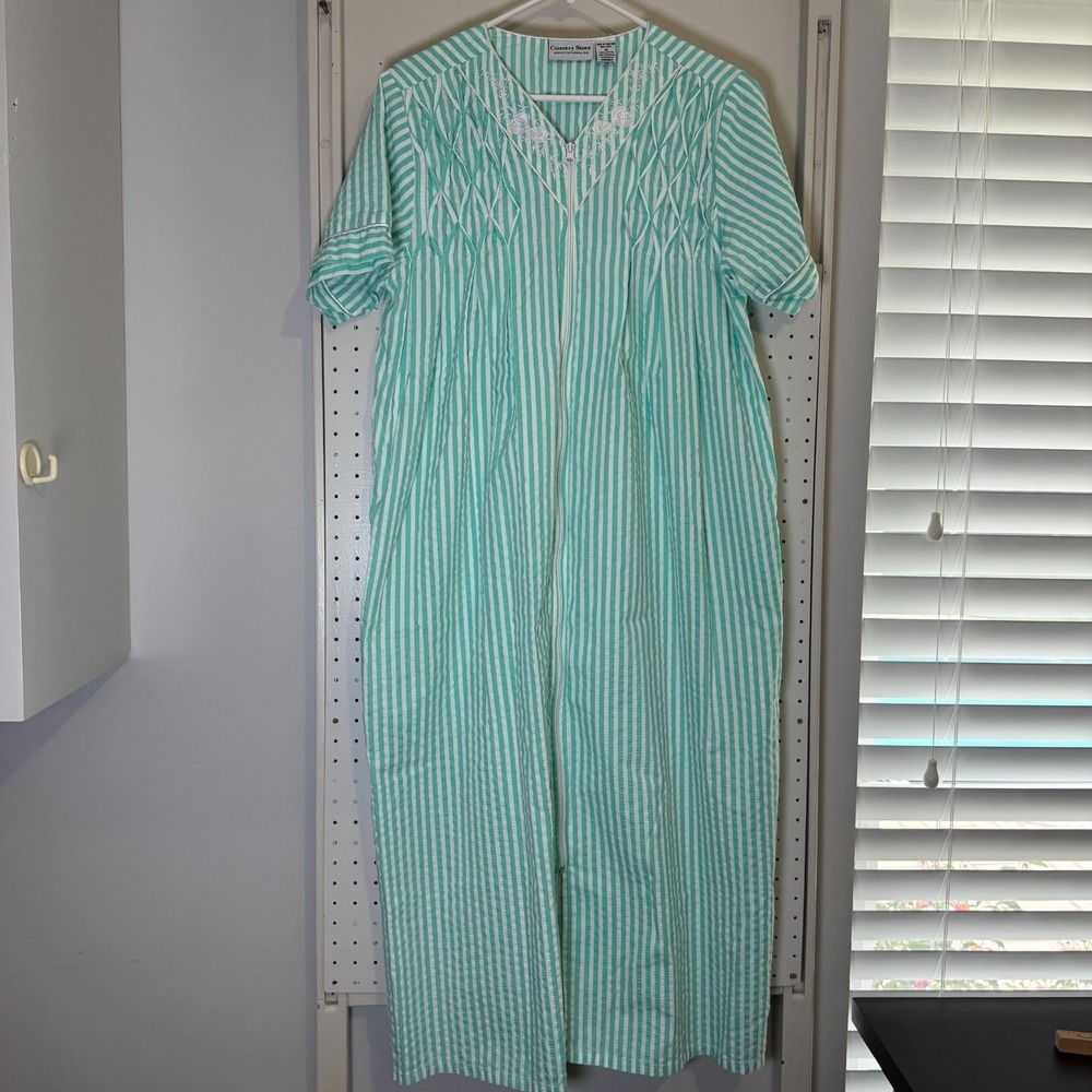 Country Store Seersucker Mumu Robe Womens Medium Mint Strips Embroidered Smocked